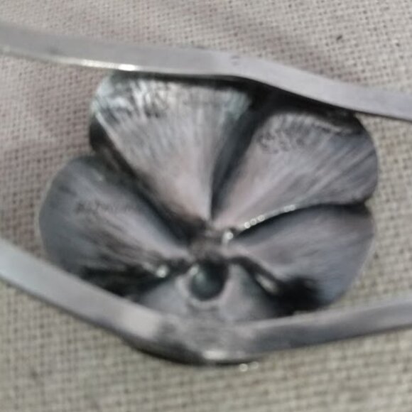 Stuart Nye: Vintage open cuff flower bracelet Marked sterling, patent 2.215 - Picture 5 of 5